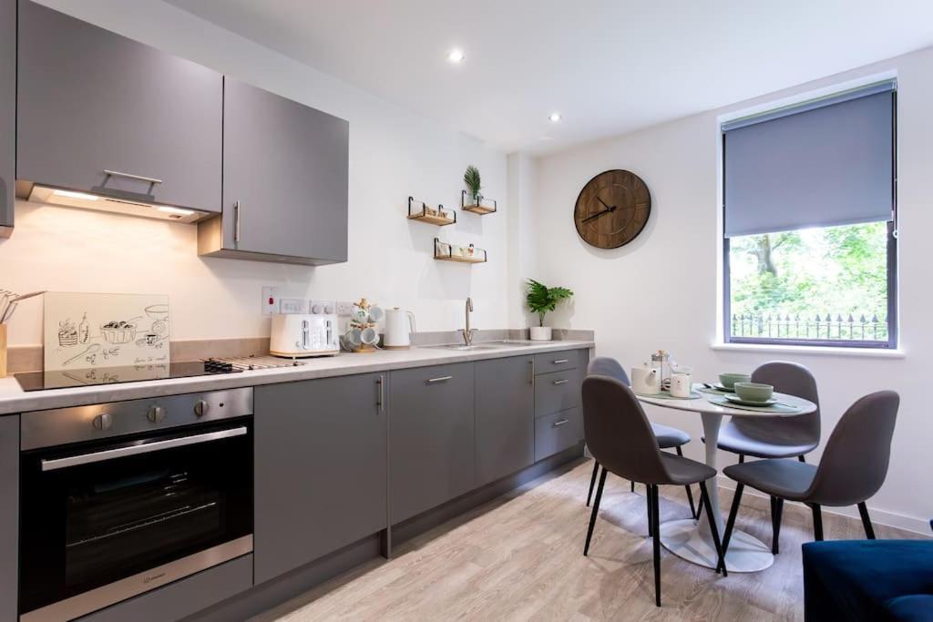 Polly'S Place Apartment Taunton & Free Off Road Parking & Wifi Esterno foto