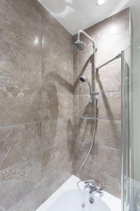 Polly'S Place Apartment Taunton & Free Off Road Parking & Wifi Esterno foto